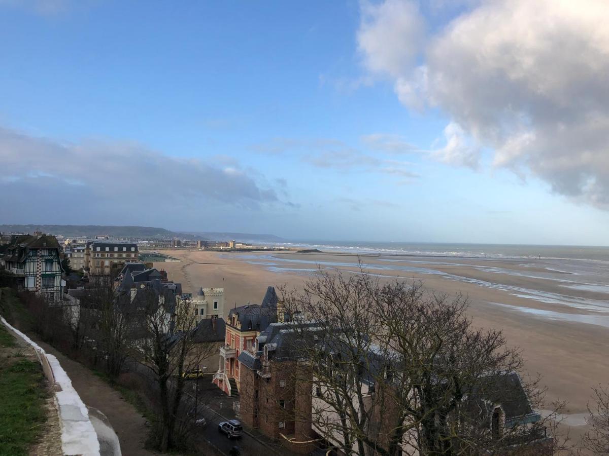Face A La Mer Trouville-sur-Mer Exterior photo
